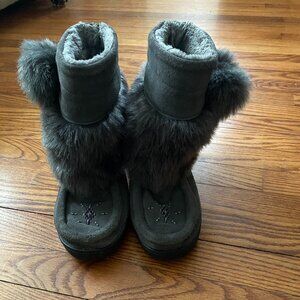 Manitobah Charcoal Short Boots Women's Size 9/Men's Size 7